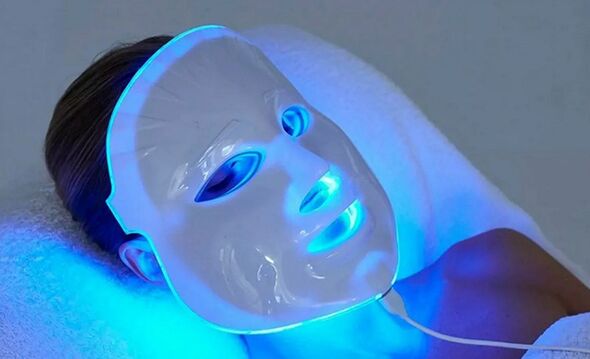 LED phototherapy to combat age-related changes in facial skin